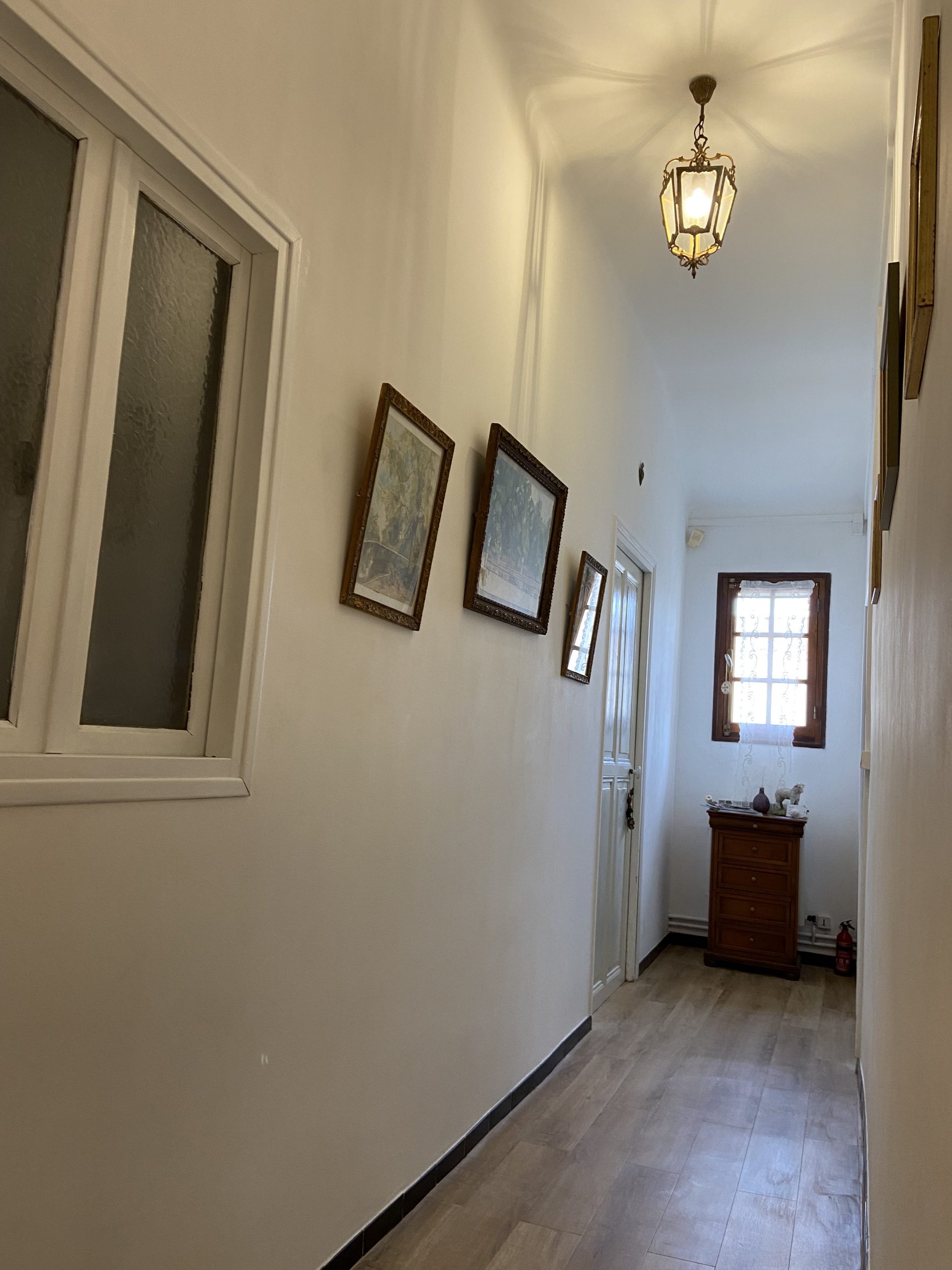 Couloir desservant les chambres